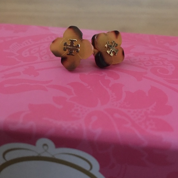 Tory Burch Tortoise Gold Logo StudS - Picture 5 of 5